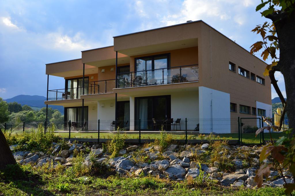 Apartmanovy Dom Krivan Bešeňová Екстериор снимка