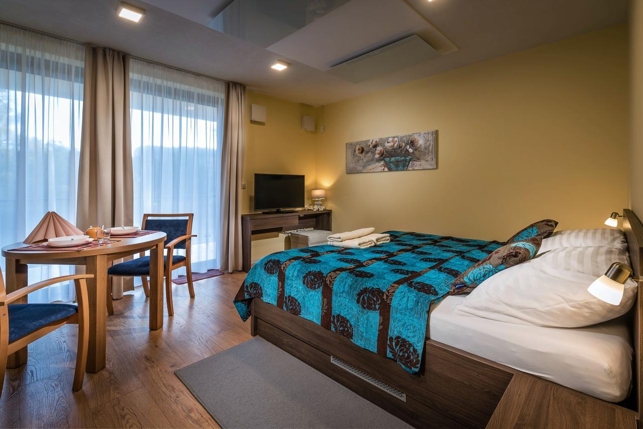 Apartmanovy Dom Krivan Bešeňová Екстериор снимка
